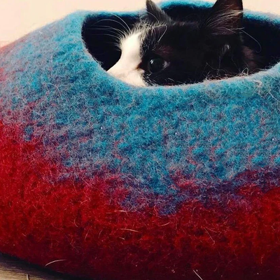 Burgundy Breeze Organic Wool Cat Cave - Pet Bed