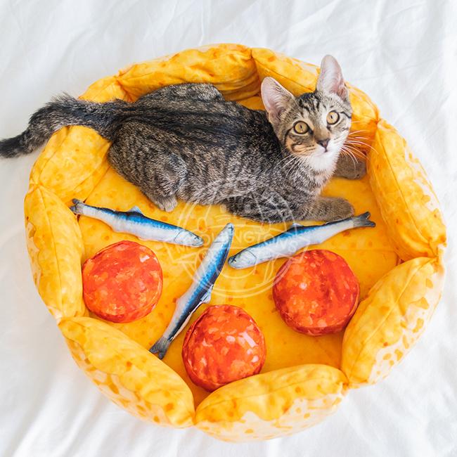 Pizza Cat Bed includes 3 pepperoni pillows and 3 anchovy pillows